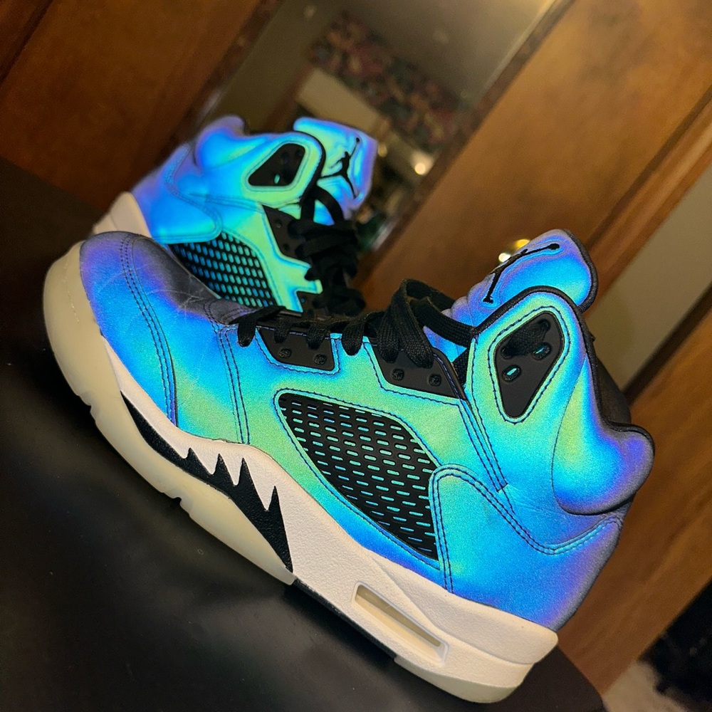 Oil grey reflective Jordan’s retro 5